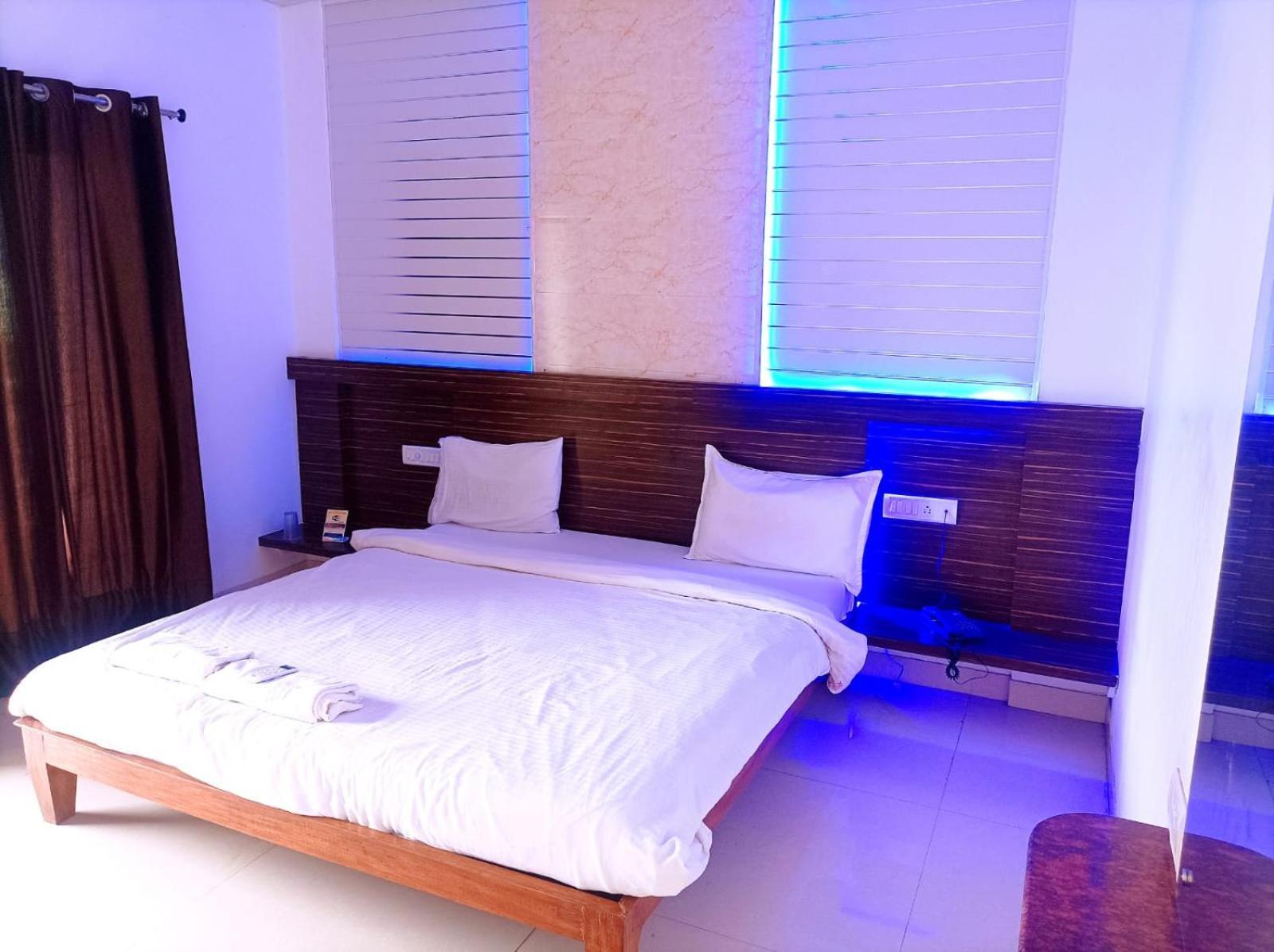 Hotel Oneness Mahableshwar à Mahābaleshwar Extérieur photo
