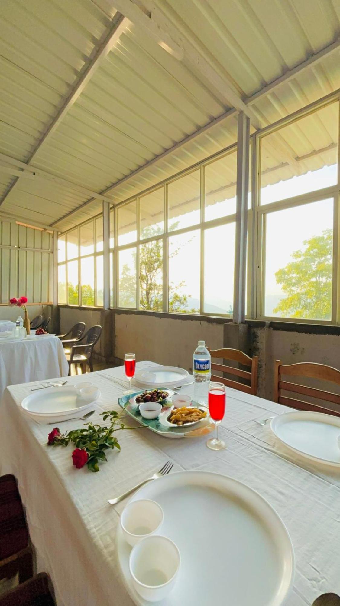 Hotel Oneness Mahableshwar à Mahābaleshwar Extérieur photo