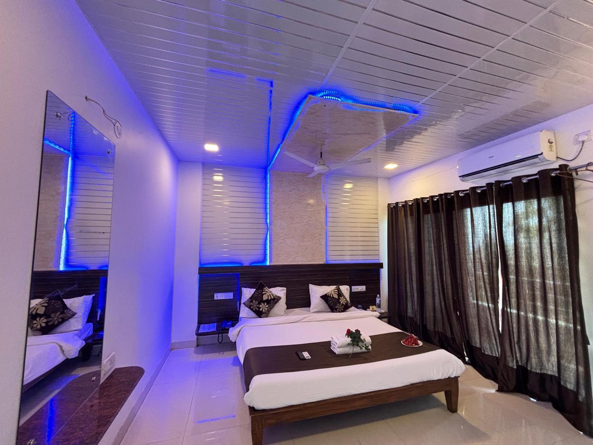 Hotel Oneness Mahableshwar à Mahābaleshwar Extérieur photo