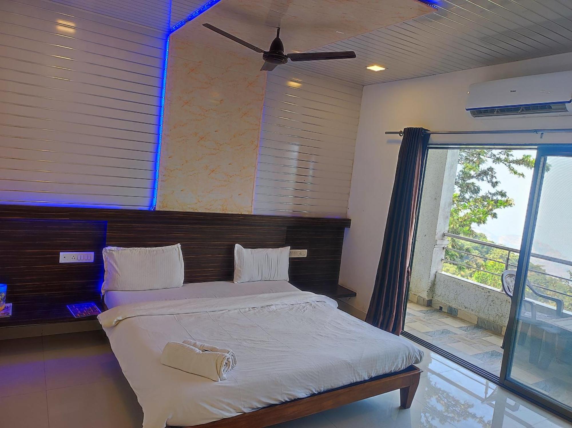 Hotel Oneness Mahableshwar à Mahābaleshwar Extérieur photo