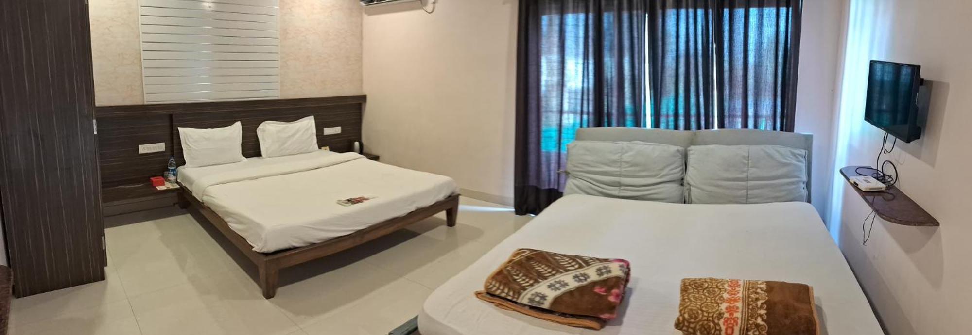 Hotel Oneness Mahableshwar à Mahābaleshwar Extérieur photo